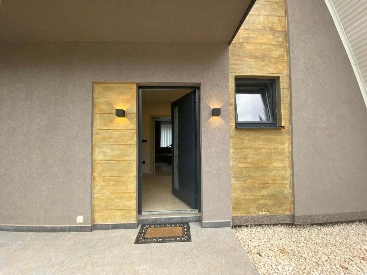 Olympic Oasis Villa ยาโฮรินา ภายนอก รูปภาพ